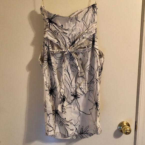 White and Black Strapless Dress - Picture 3 of 7